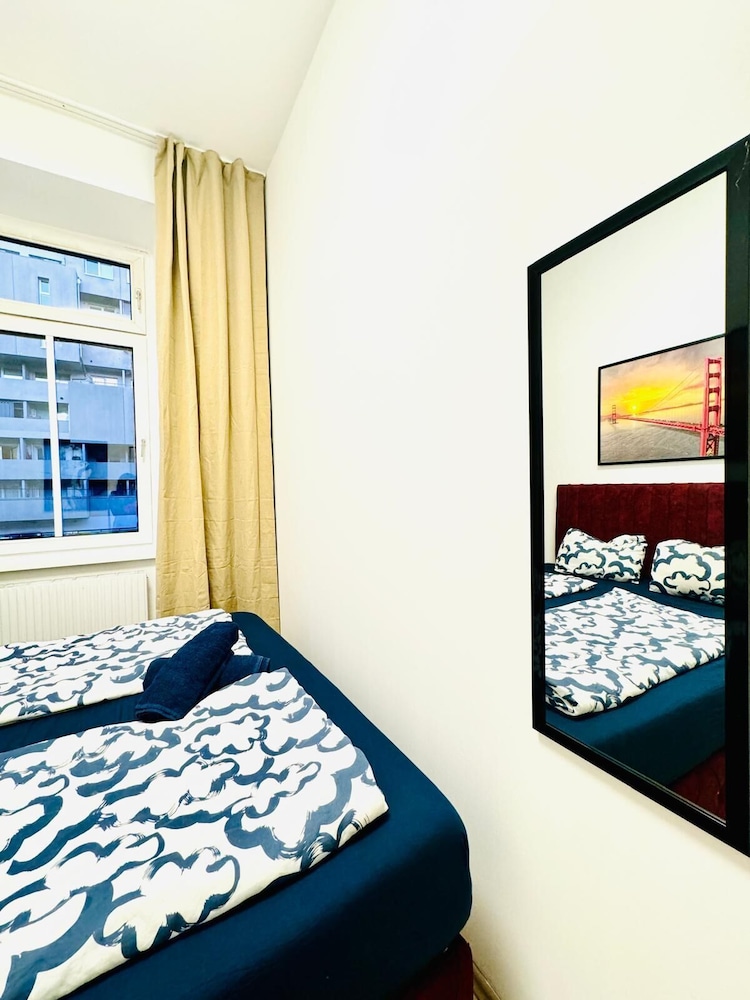 4BR Apartment for 8 Near FAC Platz