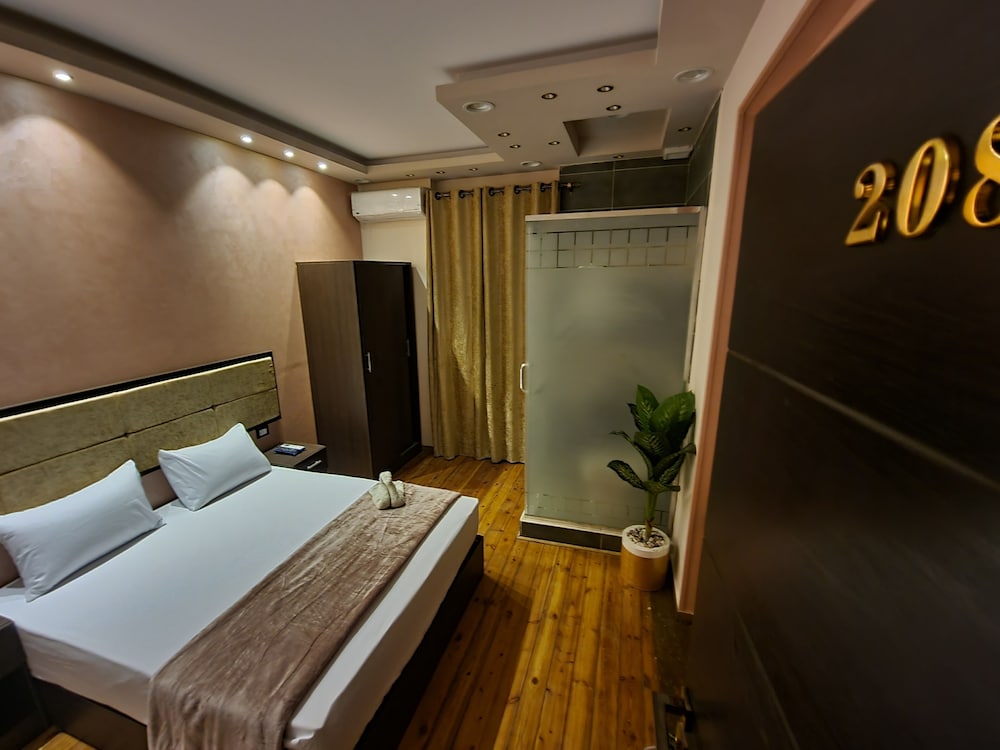 Cairo plaza 2 hotel