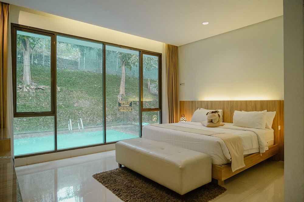Ohara City View 5BR Villa Heated Pool and Billiard