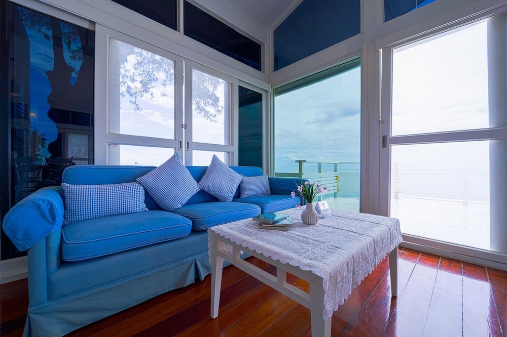 Oceanfront 6 Bedroom Twin Villas OV6