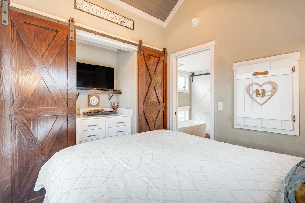 Tiny Home in Flat Rock: Easy Access to I-26!