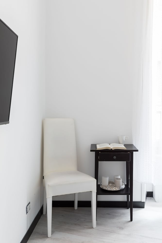 A World Aparts - The Artist's Suite