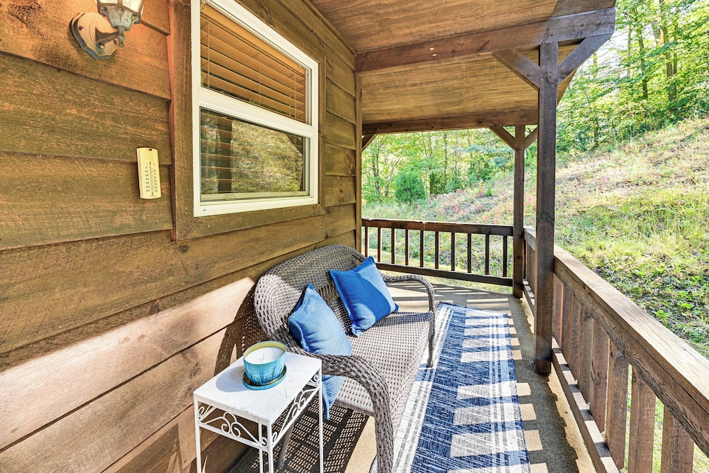 Near Cave Run Lake: Cabin w/ Porch & Yard! view 5
