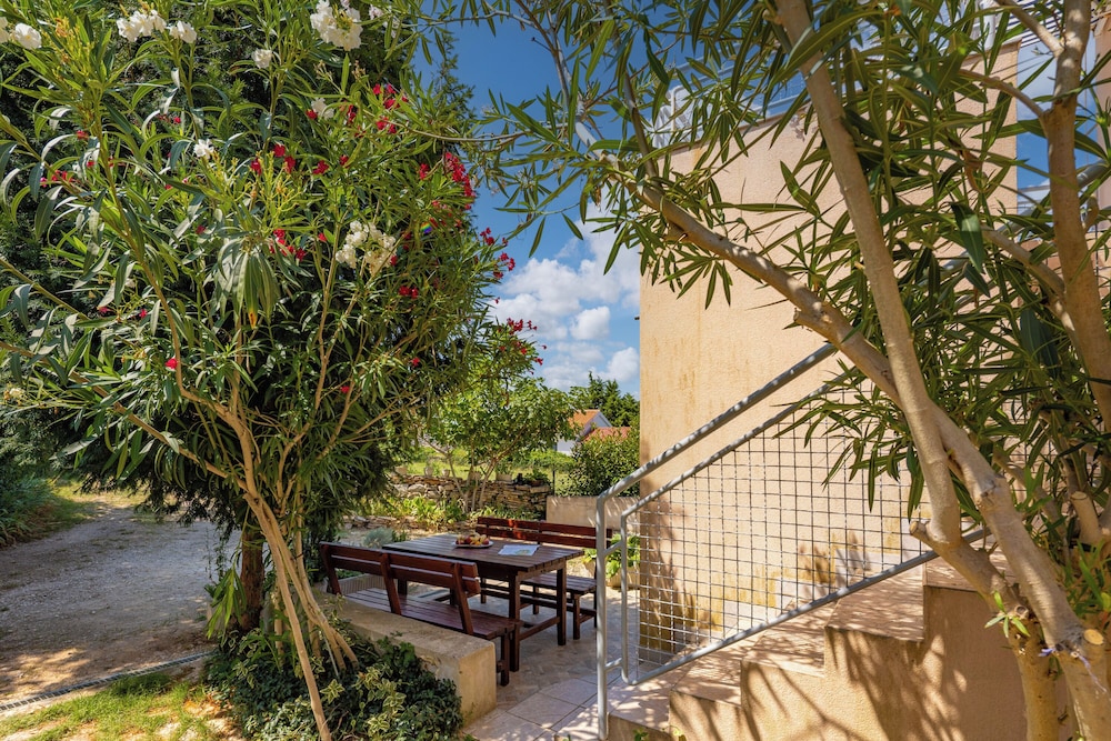 Peaceful Retreat Apartments With Terrace