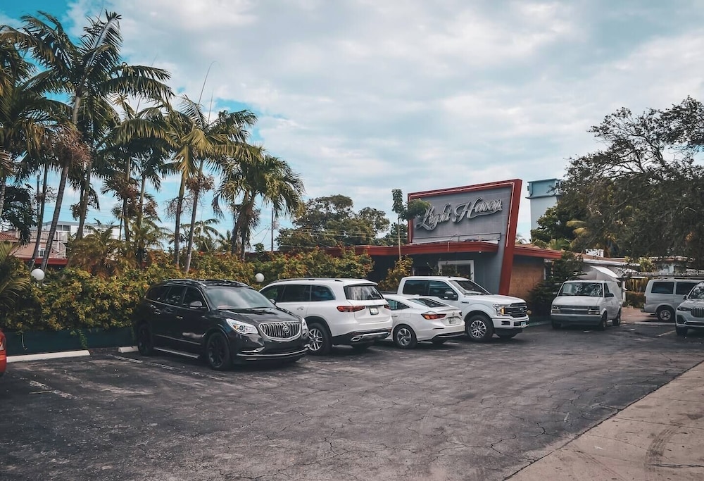 Cozy Studio in Hollywood, FL - Pet Friendly & Parking