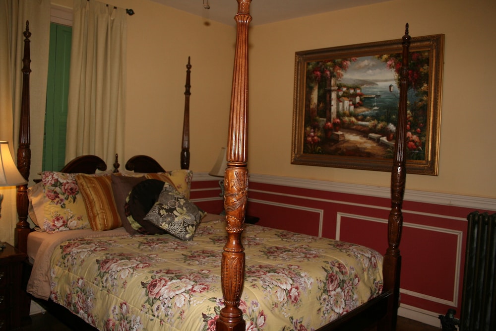 Williamsburg Manor B&B view 5