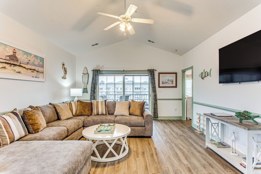 3 Mi to Myrtle Beach: Condo w/ Pool Access