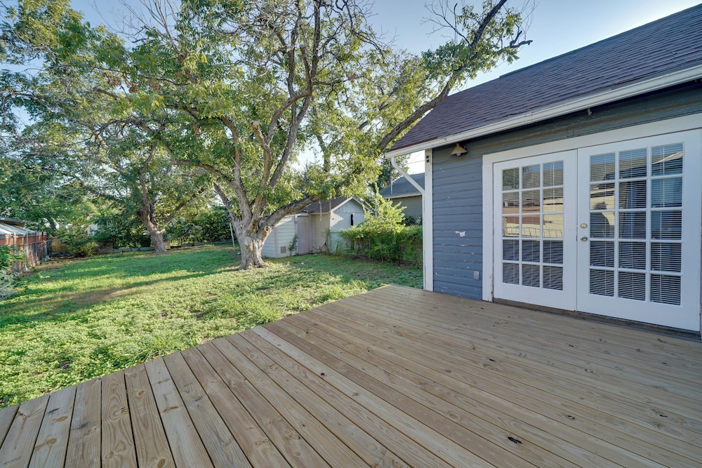 4 Mi to Downtown! Cozy Bungalow in San Antonio