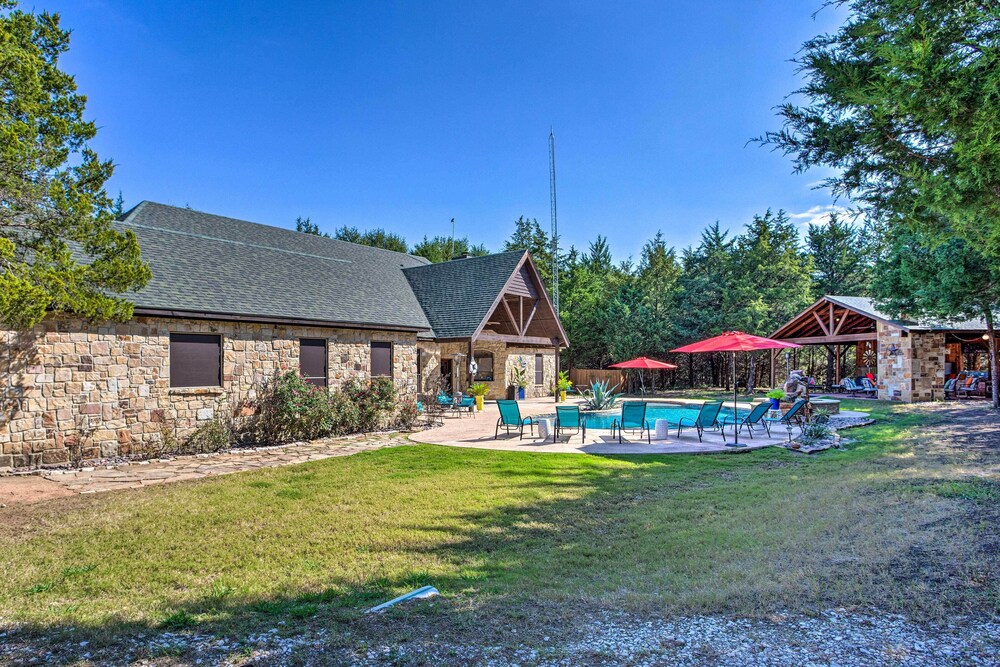 Heated Spa, Fire Pit! 14-acre Terrell Ranch Escape view 5