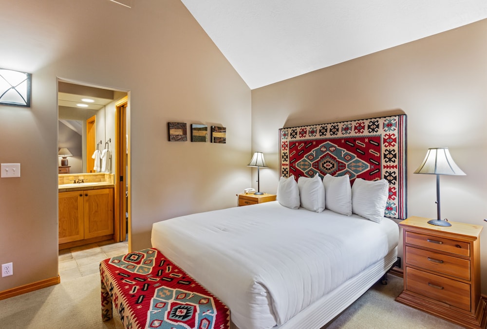 Deer Lake Village at Deer Valley Resort - Three Bedroom Condo with Loft and Hot Tub #2473 3 Condo