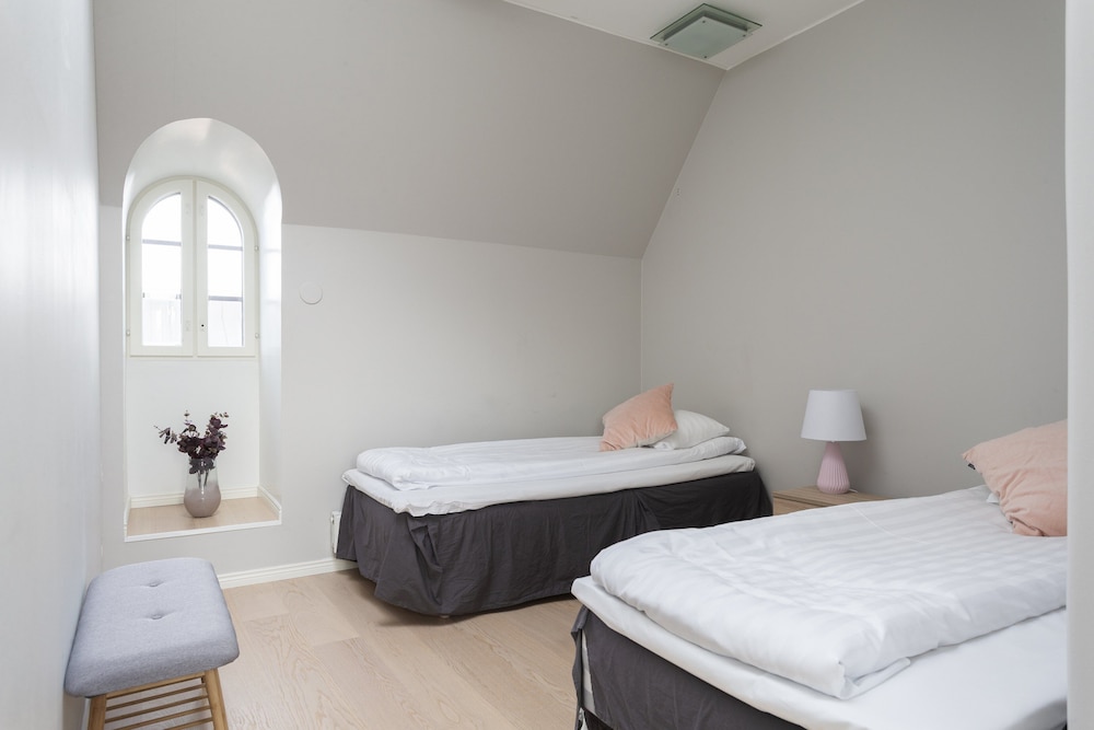 2ndhomes Kluuvi 2BR penthouse with balcony and sauna view 4