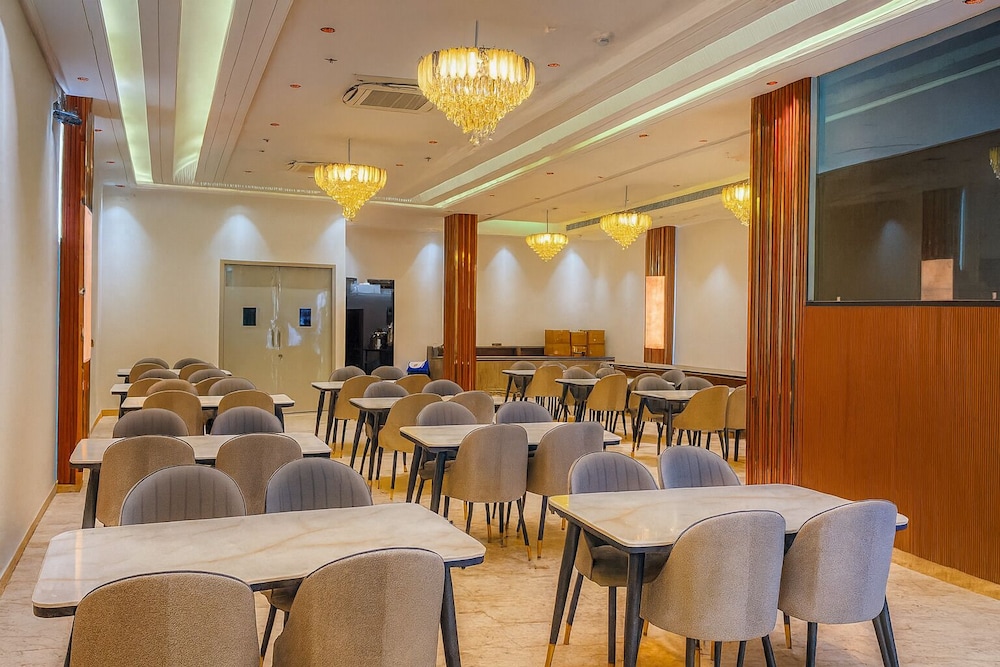 Hotel Grand Shalimar by JMD Group
