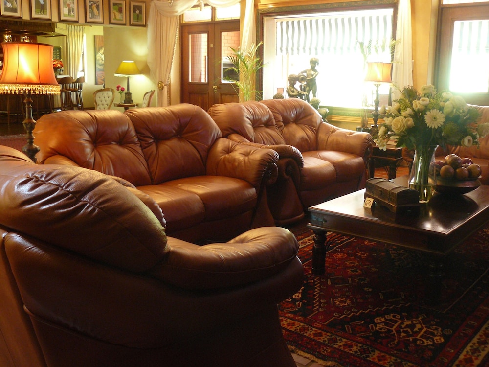 The Woodpecker Inn