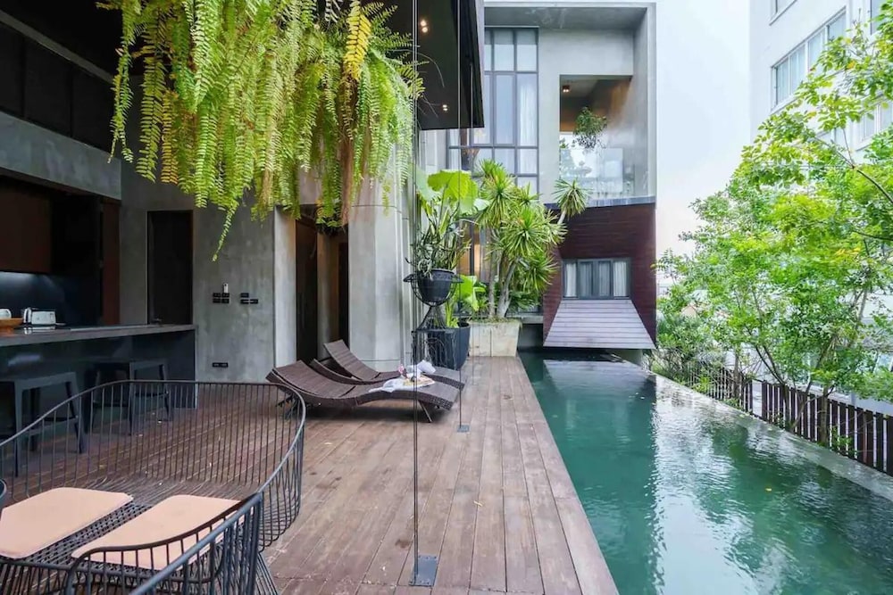 Luxury Pool Villa With Jacuzzi & Lift by Thonglor