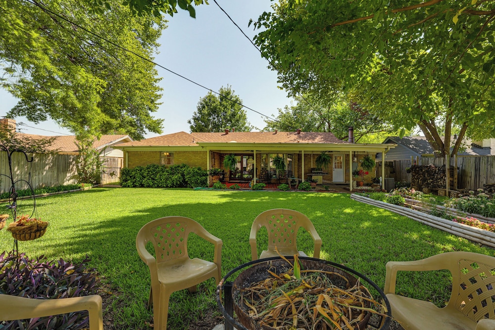 Home w/ Backyard Oasis < 7 Mi to At&t Stadium!