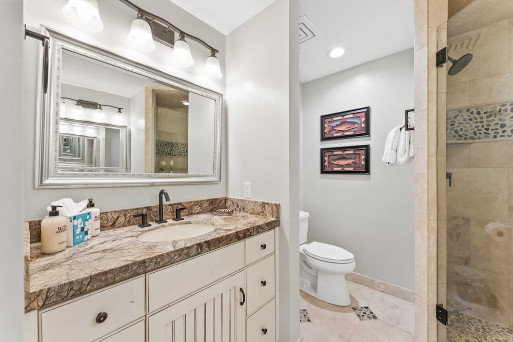 Walk to Slopes Hot Tub + Balcony + Views Mins to Main Street Deer Valley Haven by Avantstay
