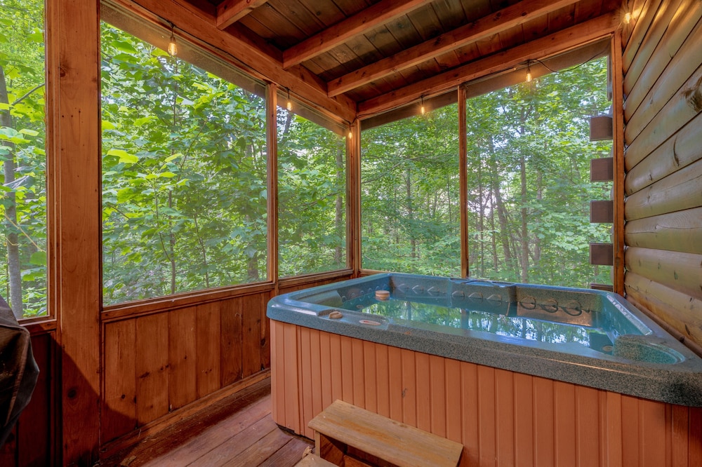 Rosey Bear 2 Bedroom Cabin