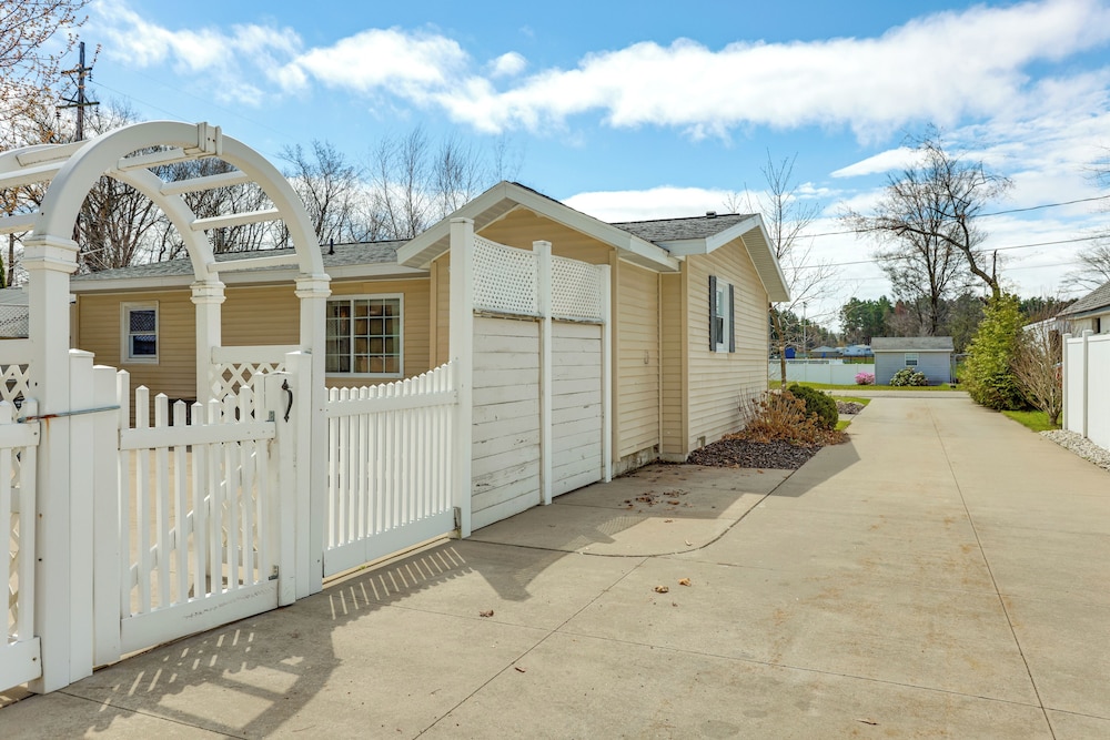 1 Mi to Wilson State Park: Harrison Home w/ Yard!