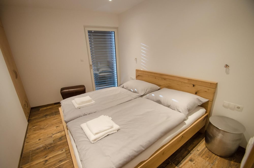 Superb Alpine Lodges Zell am See 6-8pax