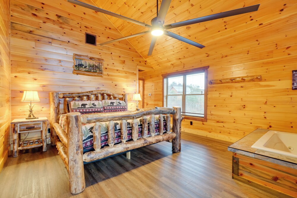 Hot Tub, Game Room & Mtn Views: Sevierville Cabin