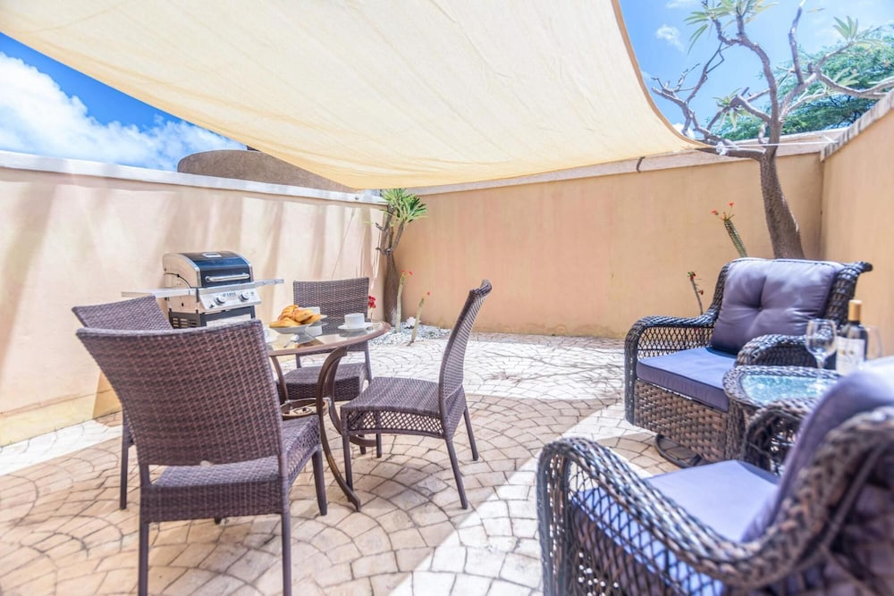 2BR 3BA GYM Pools 24 7 Security Restaurant
