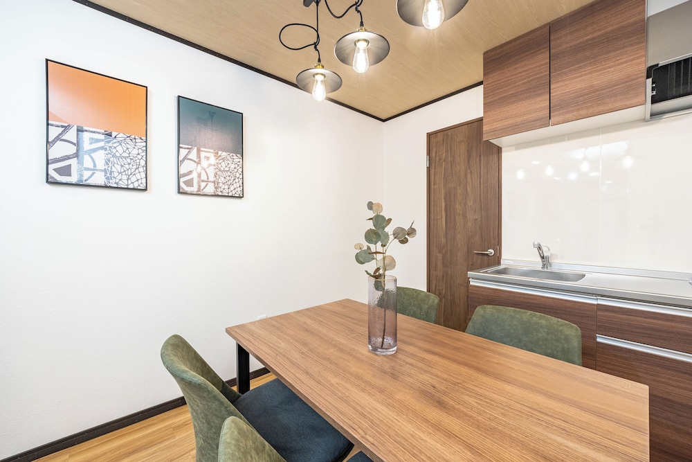 HT HOUSE