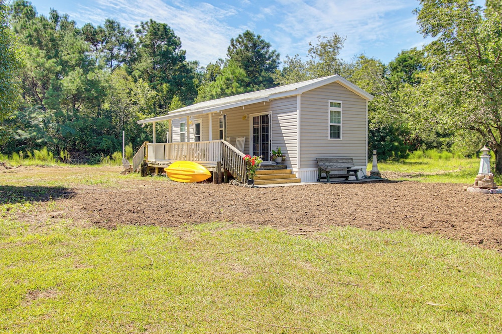 3 Mi to Icw: Coastal Carolina Home w/ Pool Access