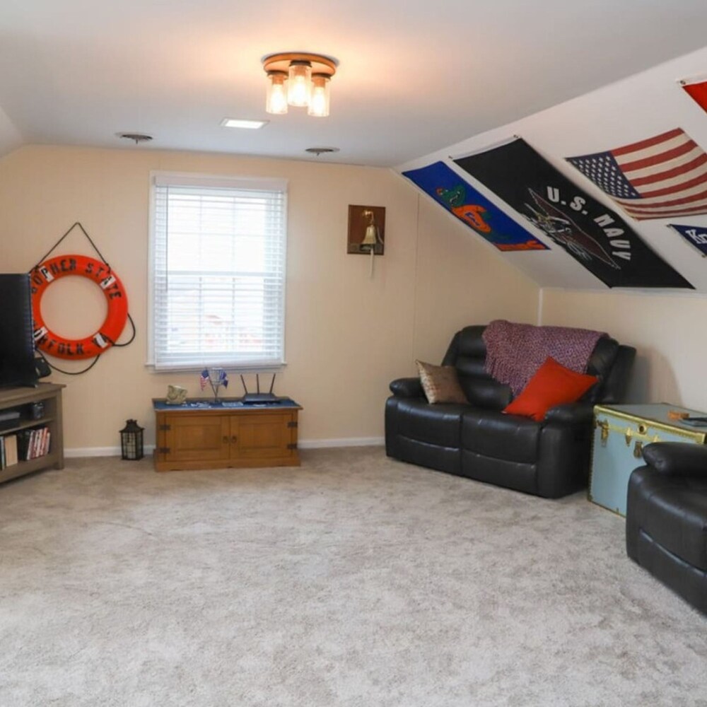 Dog Lover s Haven - Room in the Heart of Hampton view 2