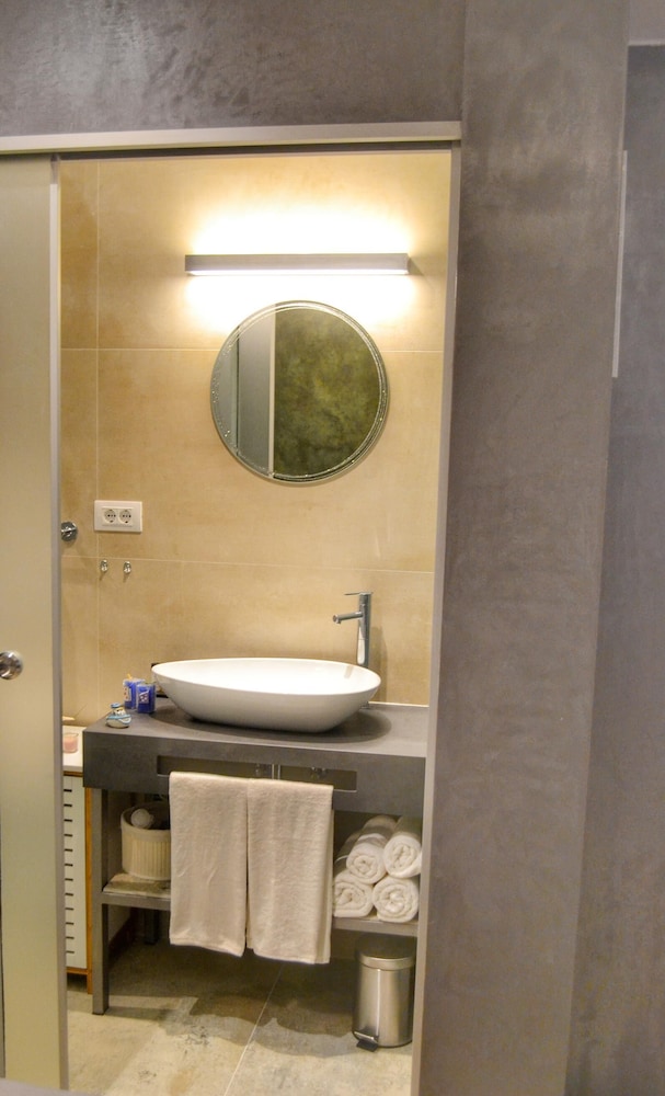 Studio Apartment Eleven
