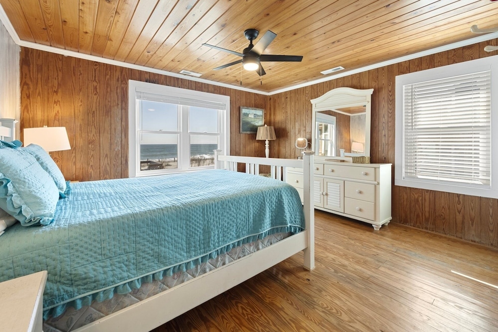 Laughin Place V 5 Bedroom Home by Peace Vacations
