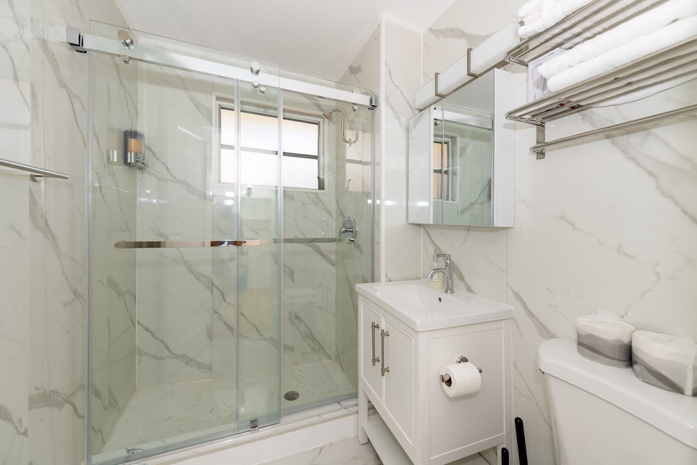 545 Michigan Avenue Apartments - Image 4