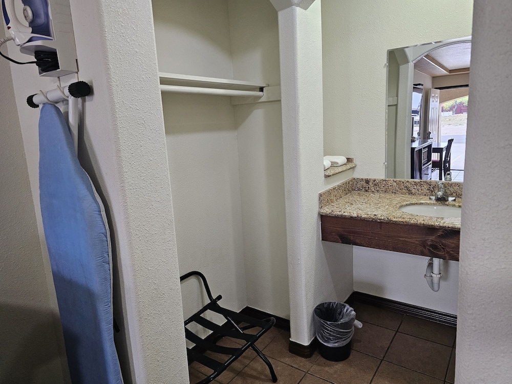 Carrizo Inn
