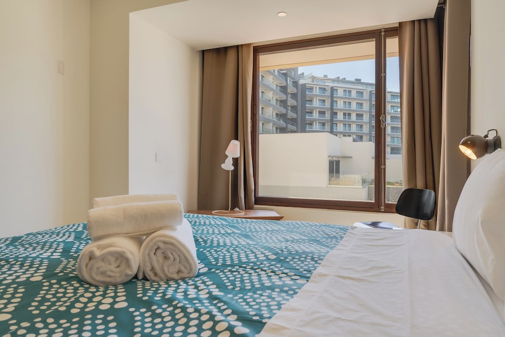 Carlos Apartment