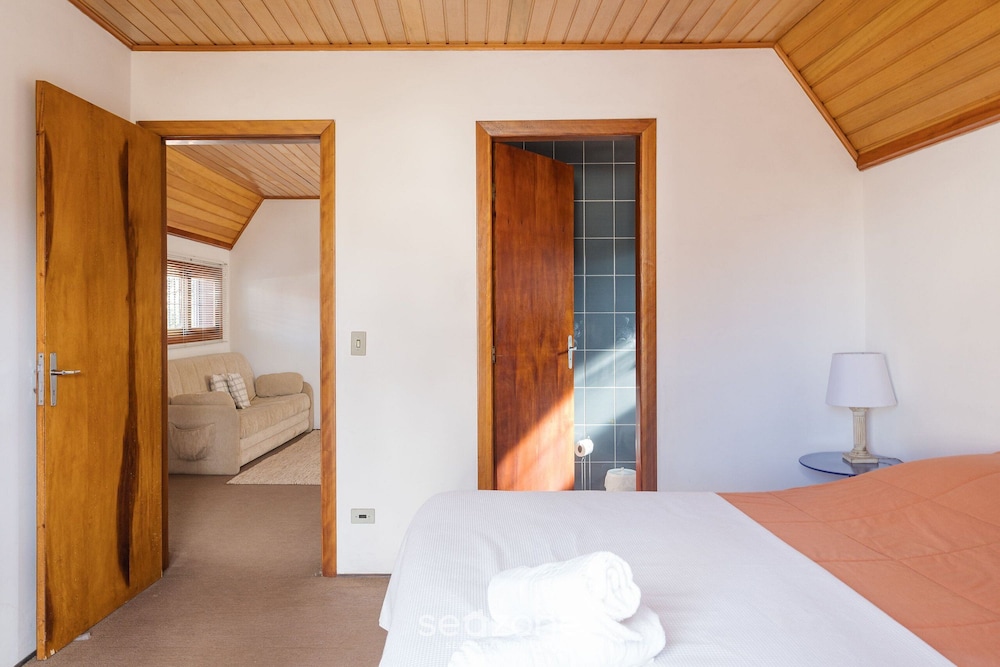 Large House W/fireplace in Campos do Jordao Ras175