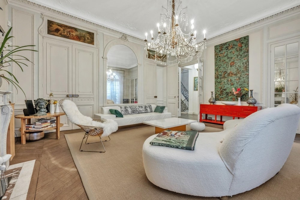 Luxury 5BR House Close to the Arc de Triomphe