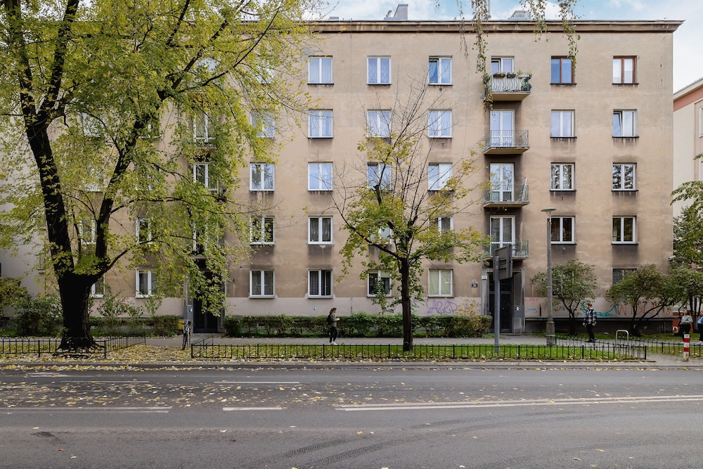 Cozy Apartment Aleja Kijowska by Renters view 5
