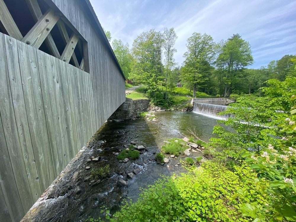 Green River Bridge Inn