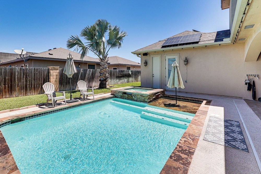 1 Mi to Utrgv Stadium: Roomy Retreat w/ Pool, Yard