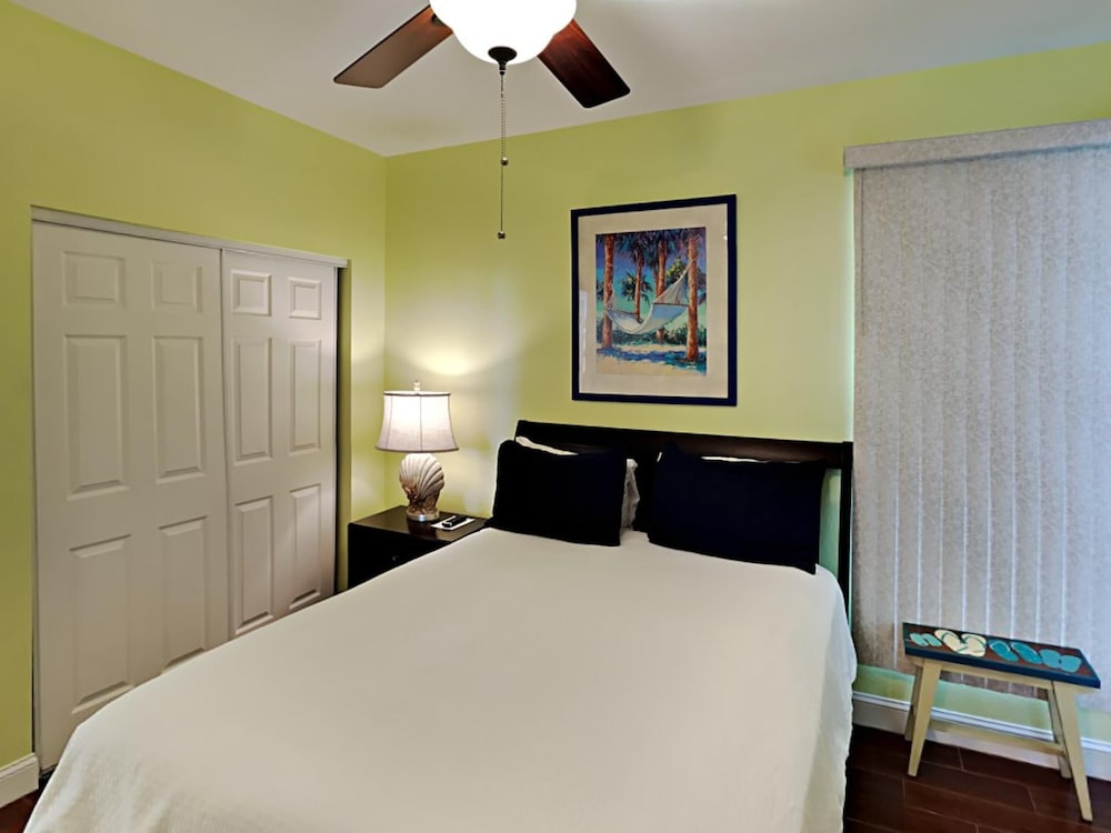 Emerald Dolphin by Southern Vacation Rentals view 2