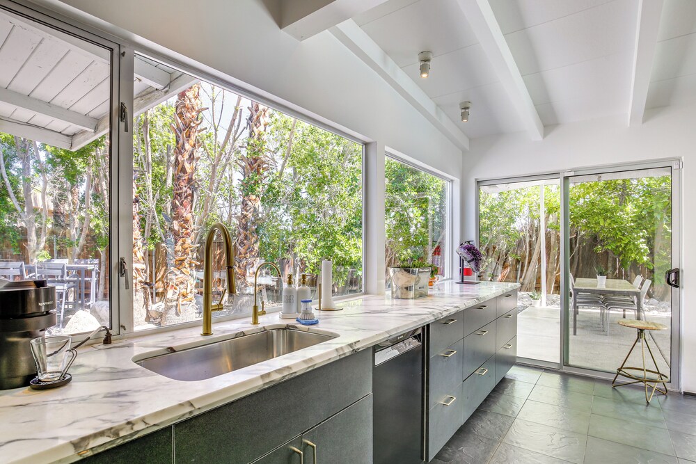 3 Mi to Dtwn: Palm Springs Gem w/ Private Pool!