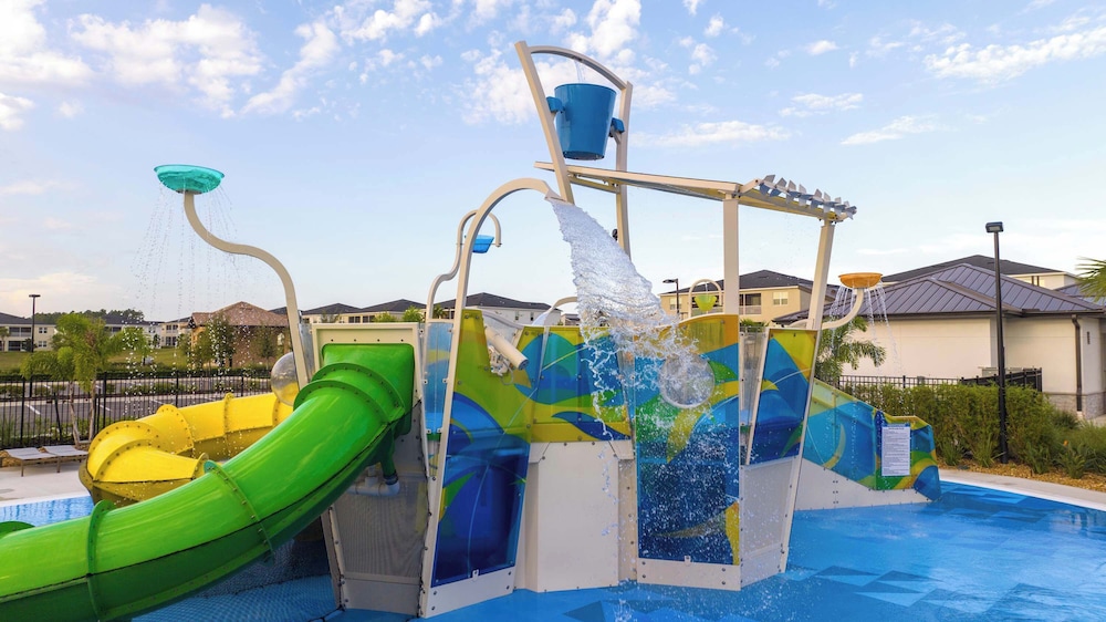 Modern 5BR Retreat Pool Water Park More