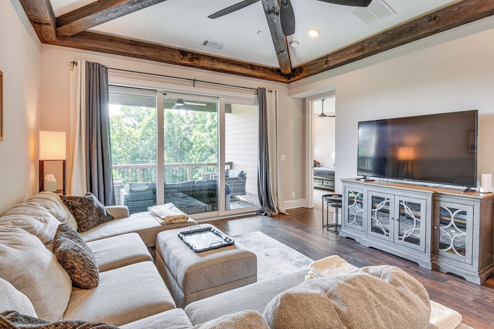 Community Perks: Mountain-view Condo in Toccoa!