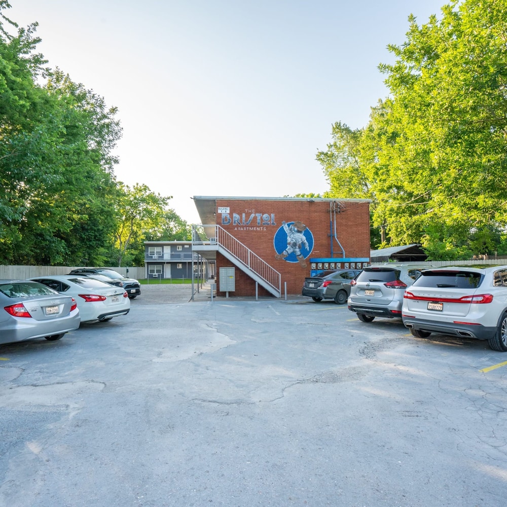 HTX Spacious Apt Parking Near Dtown NRG