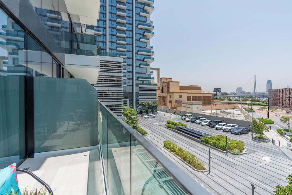 Whitesage - Super Spacious Apt with Dubai Garden Glow Views