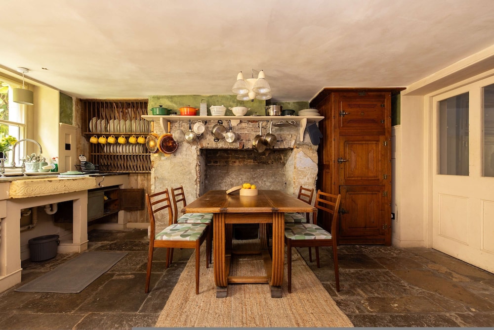 Extraordinary Grade Ii-listed Early Georgian Home