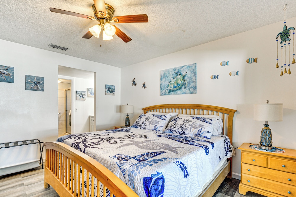 6 Mi to Hudson Beach: Port Richey Home w/ Patio!