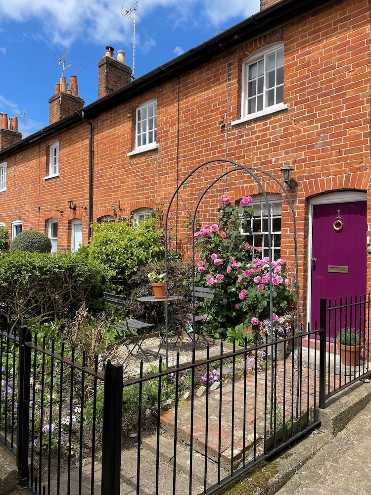 Historic 1Bd Cottage In Heart Of Farnham