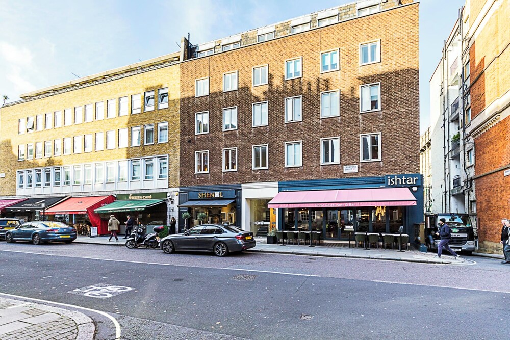 Beautiful Two Bedroom Abode Near Baker Street