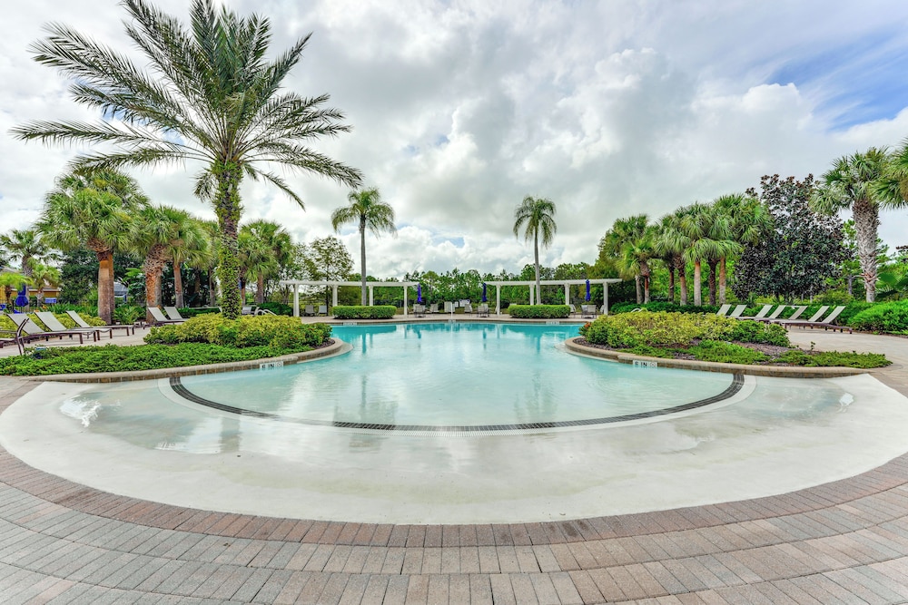 Themed Rooms, Pool & More! Custom Davenport Villa