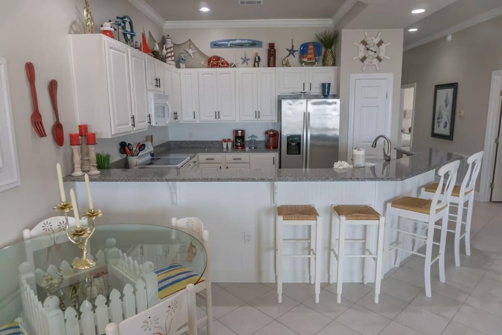 Pavilion Palms 204c